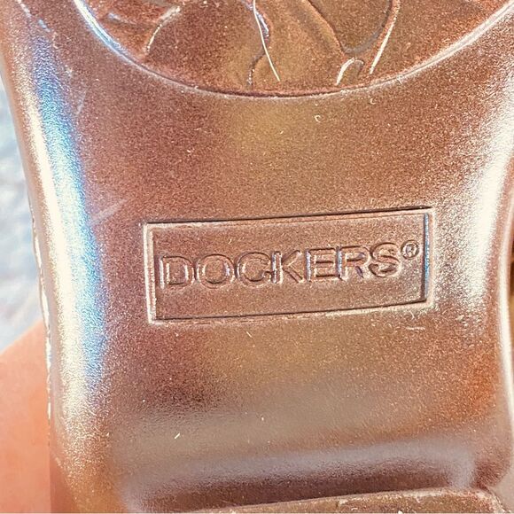 Dockers Beige Leather Sandals Slip On Style Womens Size 7 Low Heel Cushioned - Picture 8 of 10